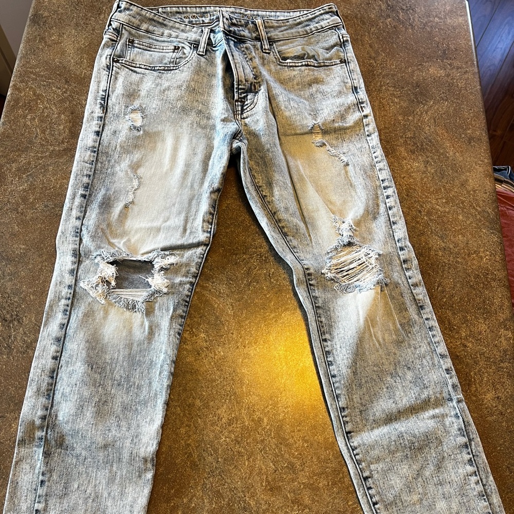 American Eagle Men’s light wash Jeans Flex Fit slight distress 34x30